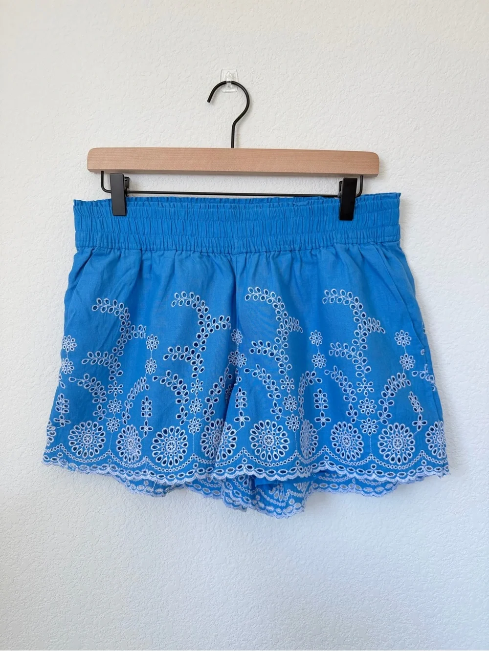 J Crew Blue/White Floral Eyelet Embroidered Pull-On Shorts Size Small